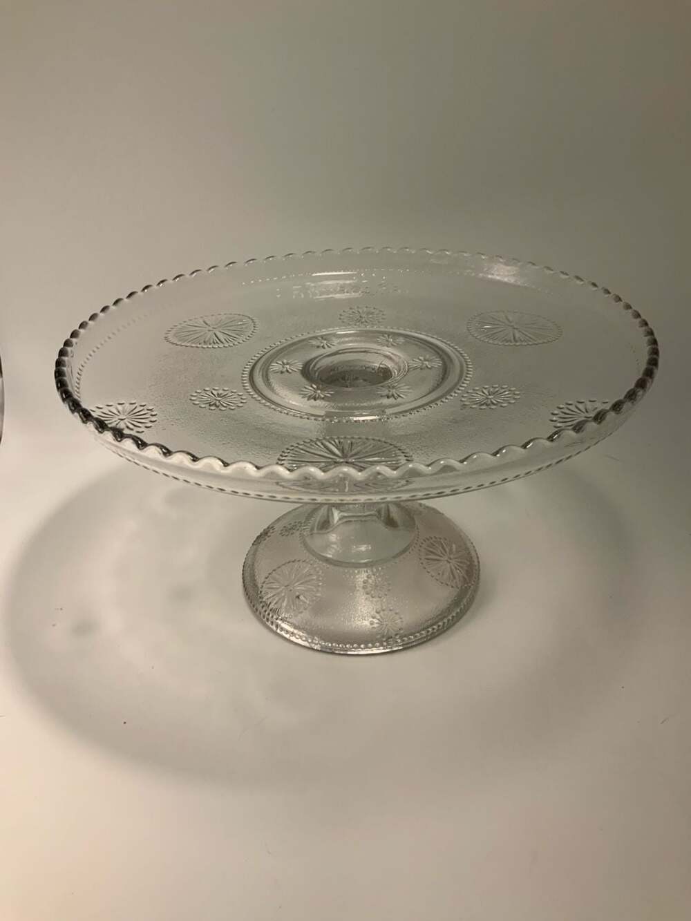 VTG EAPG Clear Pressed Glass Pedestal Cake Stand w/ Scalloped Edge and Starburst